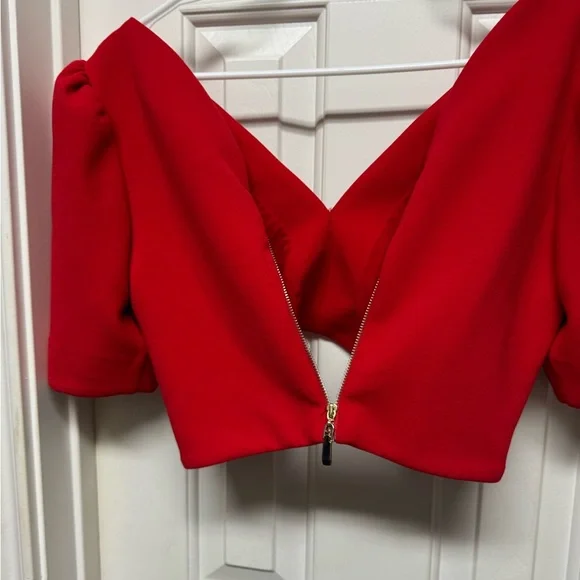 Elliatt Red Puff Sleeve Crop Top - Picture 10 of 11